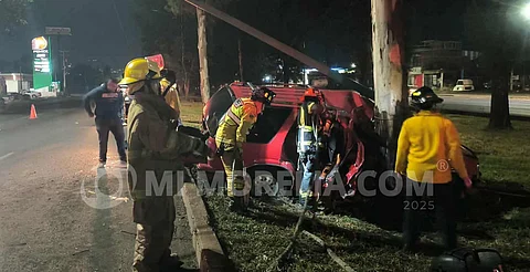 Camioneta choca contra árbol en Morelia; hay 3 heridos