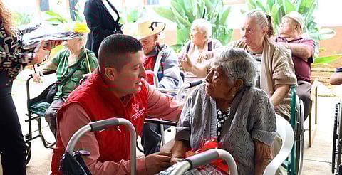 Vicente Gómez festeja a abuelas y abuelos del Distrito XIX