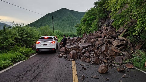 Precaución: se registra deslave en la Morelia-Tepalcatepec
