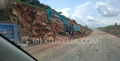 Reabren con paso alterno la Siglo XXI en el km 111, tramo Uruapan–Nueva Italia