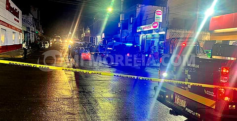 Balean a hombre que conducía una combi en Morelia