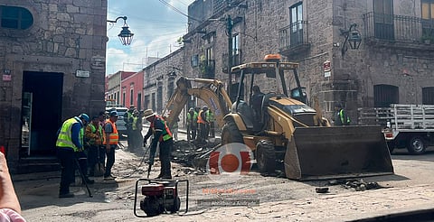 Obras Públicas repara intersección deteriorada en el Centro de Morelia