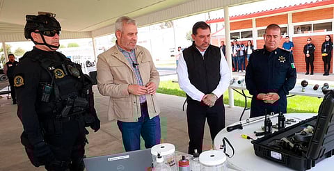 Bedolla verifica equipo especializado antibombas de la Guardia Civil