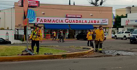 Atienden derrame de combustible en Libramiento Sur de Morelia
