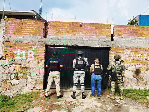 Aseguran más de mil 500 dosis de metanfetamina y detiene a dos personas, en cateos en Morelia