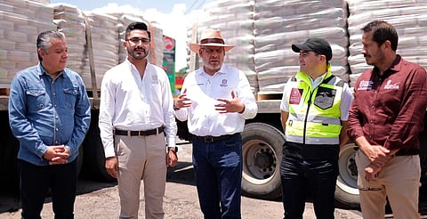 Entrega Bedolla 200 toneladas de cemento para obras en Huandacareo