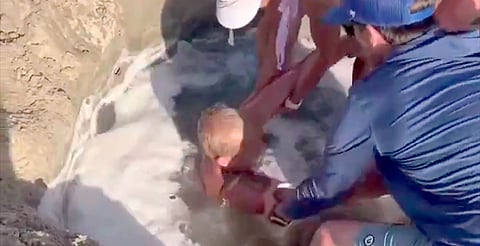 La arena húmeda se convirtió en una trampa que movilizó a rescatistas