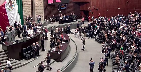 Morena y PAN traban relevo en San Lázaro; extienden presidencia cinco días