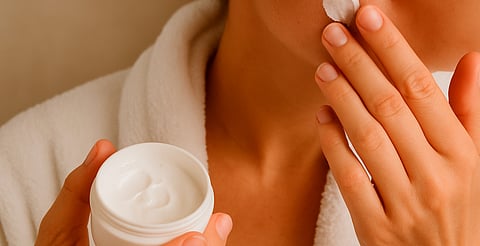 Alerta Cofepris sobre riesgos en el uso de cosméticos aclaradores de piel