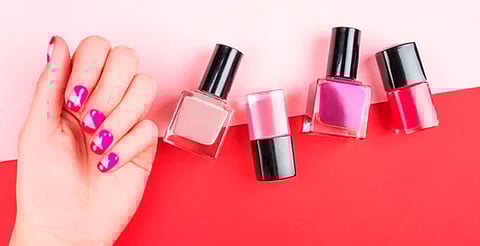 Prohíben esmaltes de uñas por contener químicos cancerígenos