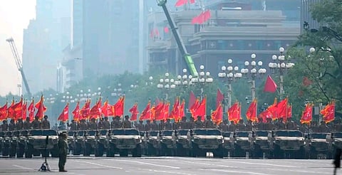 China revela misiles intercontinentales y robots en su desfile militar