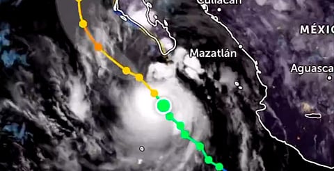 Gobierno refuerza medidas por huracán Lorena categoría 1 con dirección a BCS
