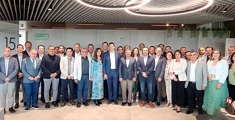 Presenta Alfonso Martínez proyectos de desarrollo a empresarios