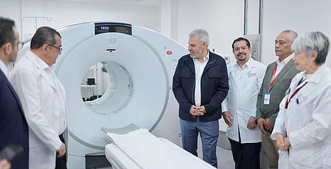 Bedolla pone en marcha equipo de vanguardia para detectar y tratar el cáncer en Michoacán