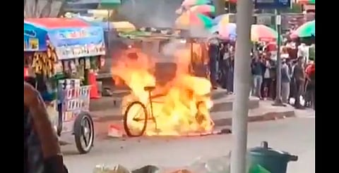 Estalla triciclo de comida en parque de Guatemala; videos captan el horror