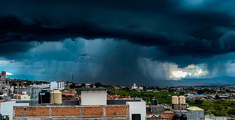 Onda tropical 30 traerá lluvias fuertes y granizo a Michoacán
