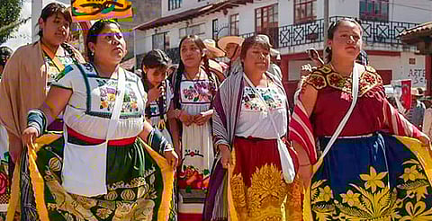 Sólo 3.4% de las mujeres en Michoacán preservan una lengua originaria