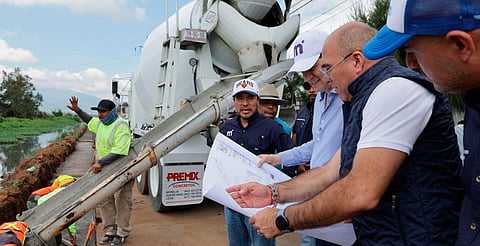 Alfonso Martínez construye muro de contención en dren de los Itzícuaros