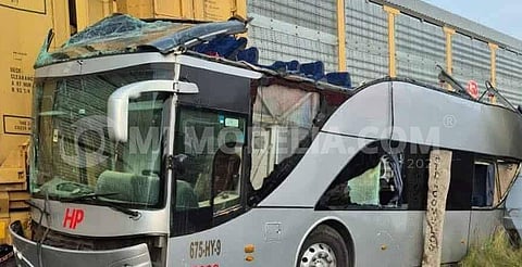 10 muertos y varios heridos tras el accidente de autobús embestido por tren