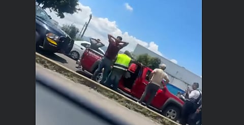 Los agarran a poco de haberse robado con violencia una camioneta en Morelia