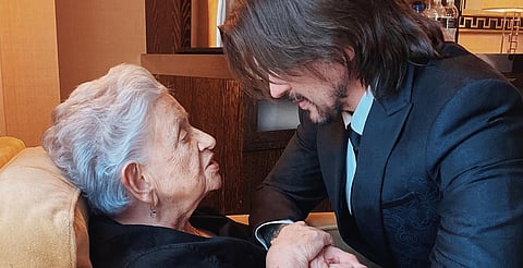Juanes se viste de luto por la muerte de su madre, Alicia Vásquez