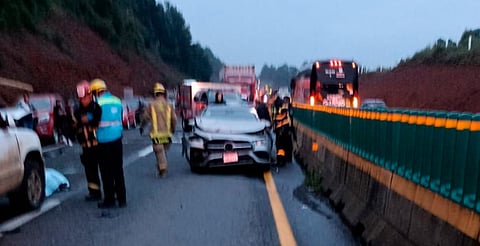 Reportan fuerte choque por alcance en la autopista Pátzcuaro-Uruapan