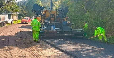 Habitantes de Charapan-Pamatácuaro-Sicuicho se beneficiarán con rehabilitación carretera: Rogelio Zarazúa