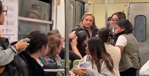 Captan pelea entre mujeres por asiento en vagón exclusivo del Metro CDMX