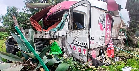 Mujer fallecida y siete heridos, saldo del accidente de tráiler en Zitácuaro