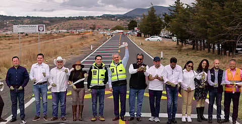 Con más de mil 700 km rehabilitados se fortalece infraestructura carretera: Bedolla