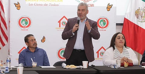 Bedolla escucha a migrantes y acuerda acciones de coordinación
