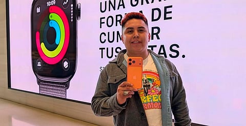 ¡Otra vez! Arturo Delgado es el primer mexicano en comprar el iPhone 17 tras 30 horas de fila