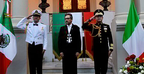 Embajador mexicano da El Grito en Roma con traje de charro y desata polémica