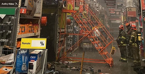 ¡De película! Aspersores apagan incendio en tienda de Morelia