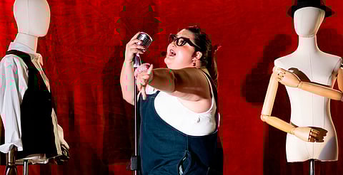 Alejandra Ley llega a Morelia con stand up y mucho estilo