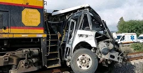 Tragedia en Guanajuato: choque entre tren y camión deja 5 muertos