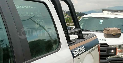 Hallan a hombre asesinado a balazos en carretera Morelia-Toluca