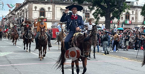 Con desfile cívico-militar, Morelia conmemoró el 260 aniversario del natalicio de José María Morelos