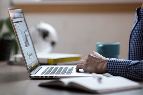 SSP llama a no realizar trámites de placas y licencias a través de redes sociales