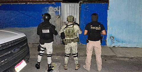Asegura FGE 675 dosis de metanfetamina y detiene a ocho personas durante cateo en Morelia