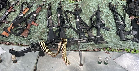Aseguran armamento y vehículos en operativo militar en Uruapan