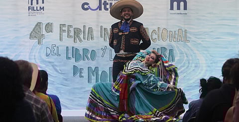 Lleno total del Ballet Folklórico del Ayuntamiento en foro principal de la FILLM