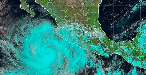 Huracán Priscilla se intensificaría a categoría 2 el martes, según pronóstico