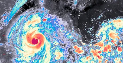 Priscilla, ya como huracán categoría 2, dejará vientos de hasta 195 km/h frente a costas del Pacífico