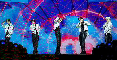 TXT revela tracklist de ‘Starkissed’ con colaboración sorpresa de HYDE