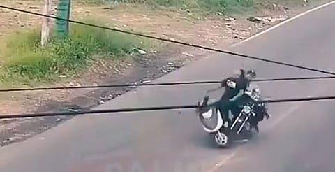 Testigos corrieron a auxiliar a las víctimas tras el fuerte impacto