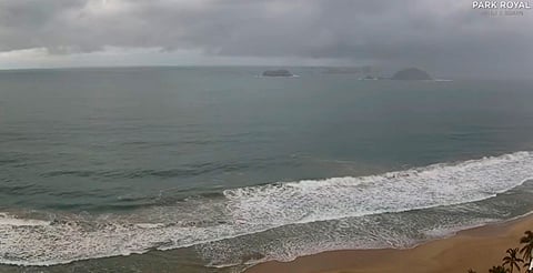 ¡Atención! Cierran puerto de Lázaro Cárdenas por tormenta Raymond