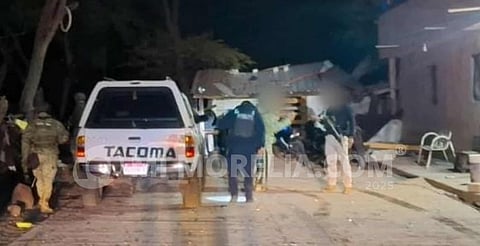 Rafaguean 2 casas y queman vehículo en Cuitzeo, Michoacán