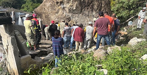 Derrumbe sepulta vivienda en Morelos; al menos tres personas murieron