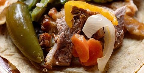 Para probar auténticas carnitas michoacanas visita Quiroga, Tacámbaro y Huandacareo: Sectur